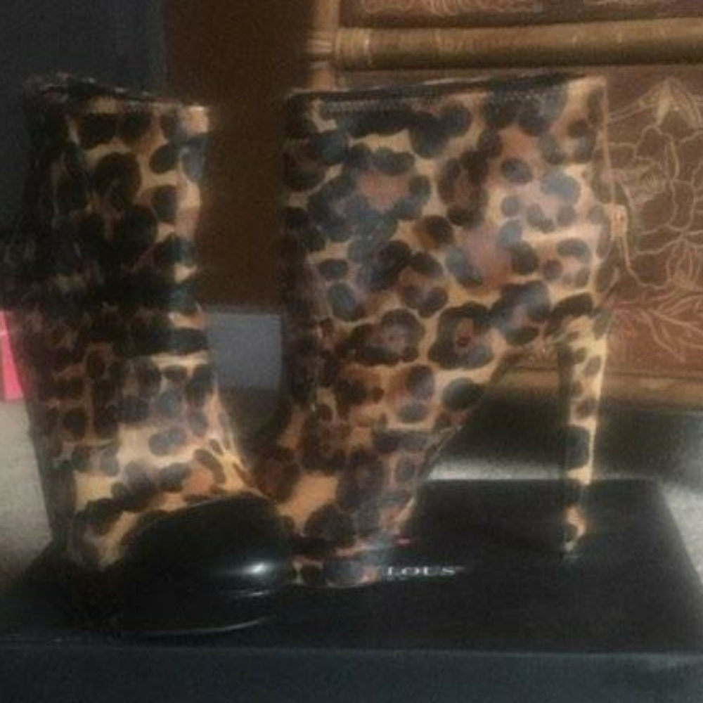 Jessica Simpson leopard booties - Picture 2 of 3